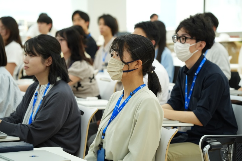 人事担当者から会社や事業について説明します。